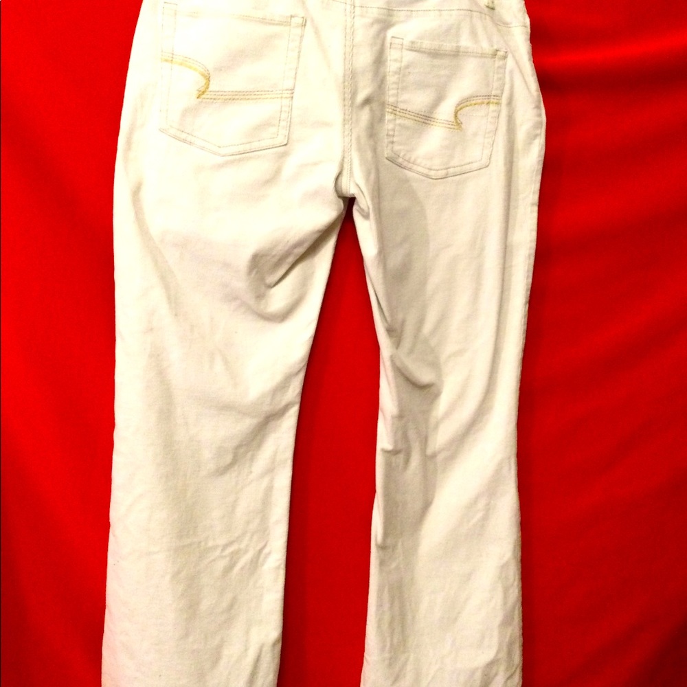 🦅AMERICAN EAGLE🦅WHT CORDUROY JEANS